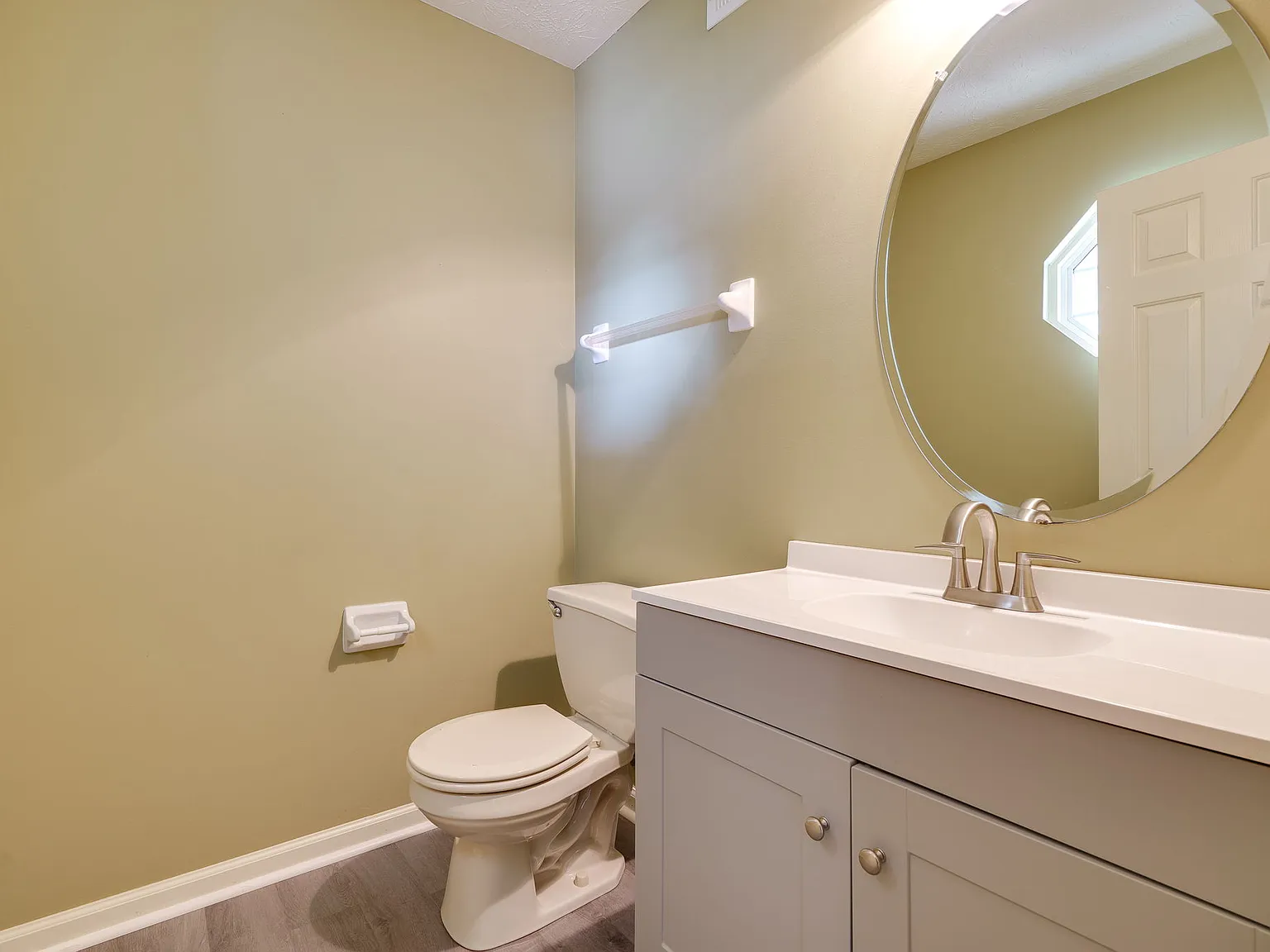 3 bed, 2.5 bath, 2031 sqft, $2,200 — Photo 2