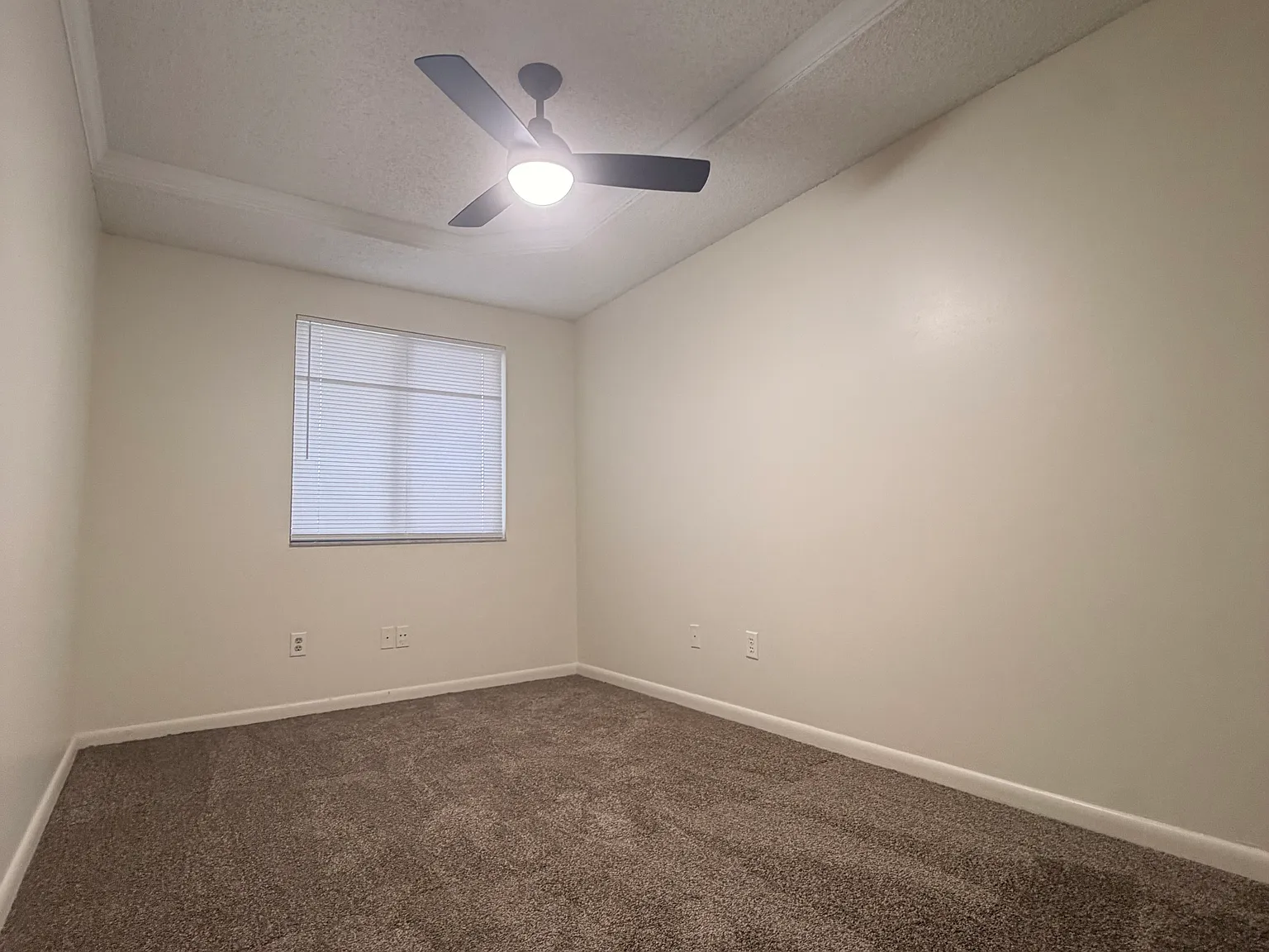 3 bed, 2.5 bath, 1600 sqft, $1,700 — Photo 4