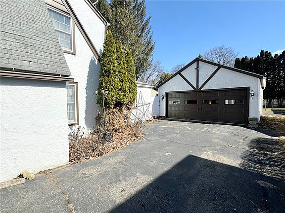 3rd image of 502 Edgewood Dr