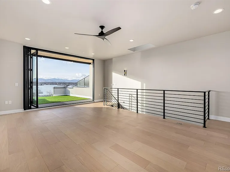 1734 Meade St — Photo 22