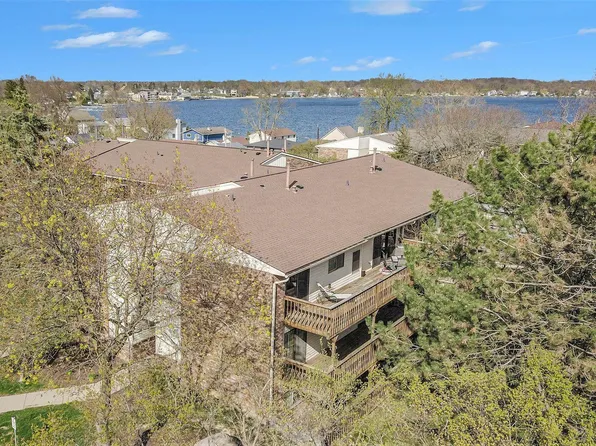 855 S Pontiac Trl #A303, Walled Lake, MI 48390