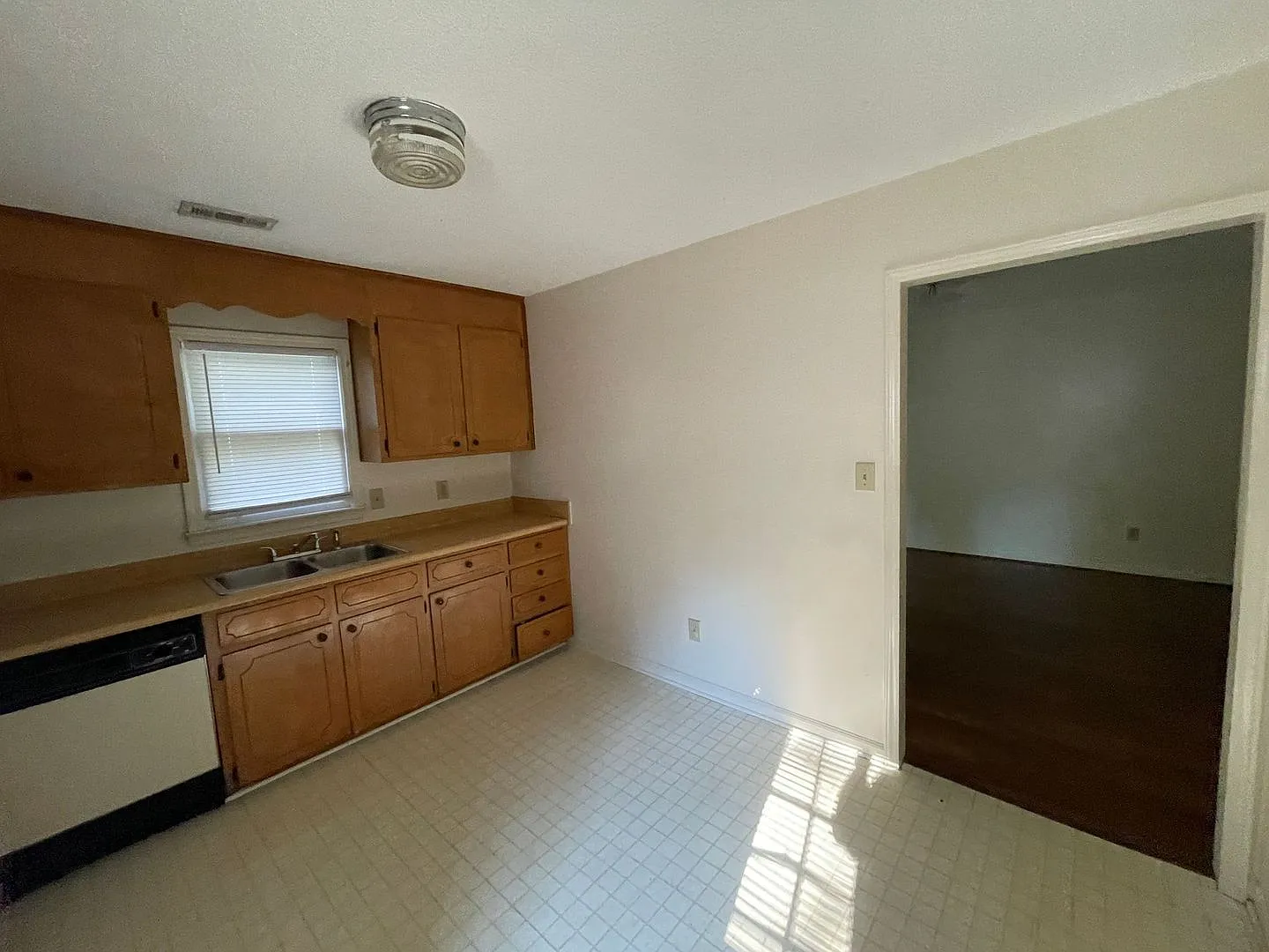 SHJ131-1135 Bridges Street — Photo 4