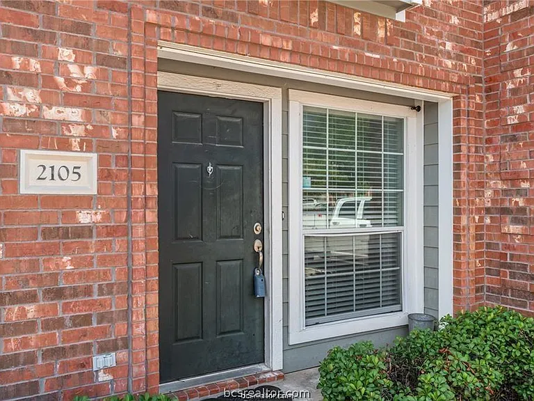1001 Krenek Tap Rd #2105 — Photo 2
