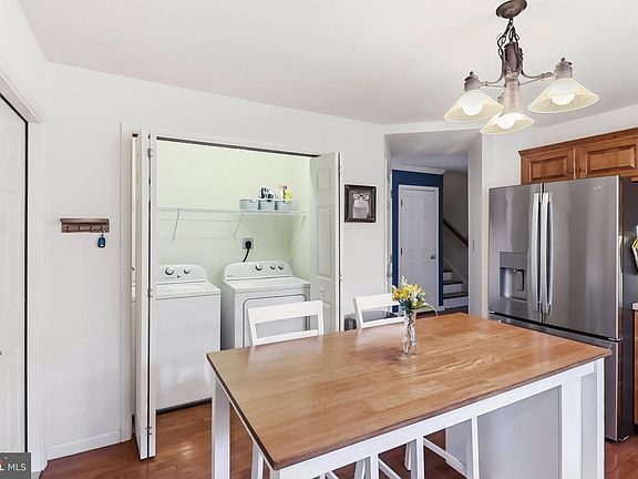 5th image of 8 Parkside Dr