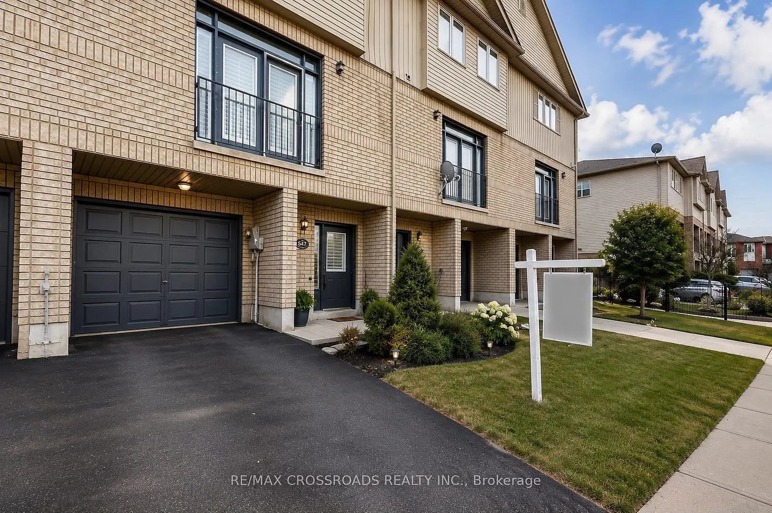 3 bed, $3,200 — Photo 1