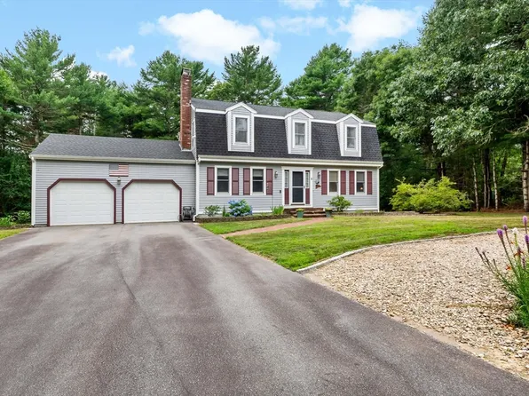 8 Peter Cooper Dr, Wareham, MA 02571