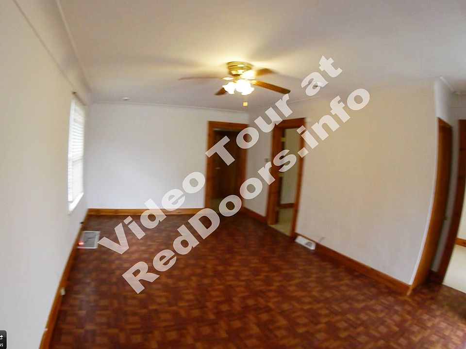 HUGE LIVING ROOM w/new hardwood floor