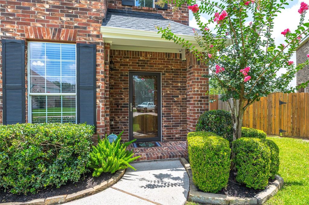3829 Houston Lake Dr, Pearland, TX - View 4