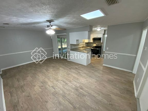 4th image of 7733 Lisa Dr E
