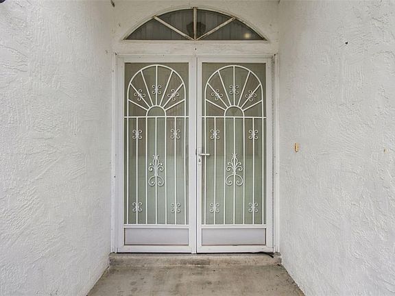 3rd image of 4342 HEDGEWOOD AVENUE