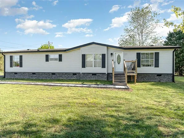 150 Primrose Ln, Ramseur, NC 27316