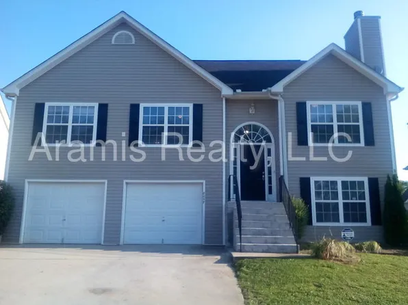 8057 Mustang Ln, Riverdale, GA 30274