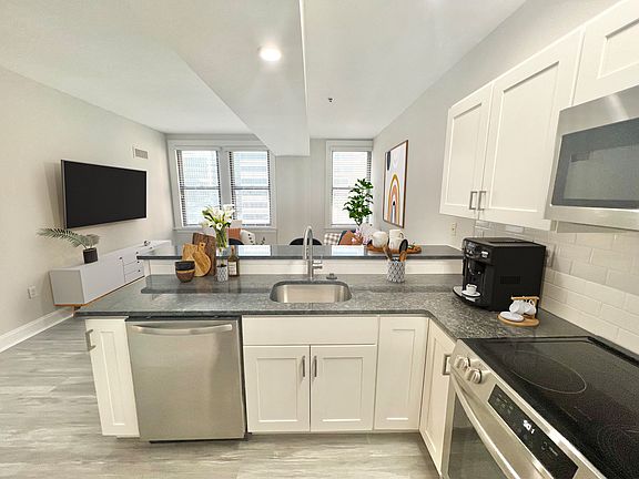 3rd image of 1601 Sansom St #4660642