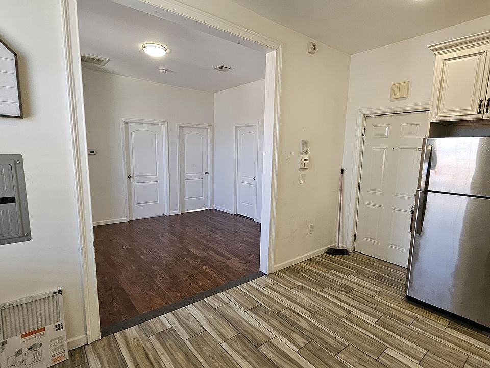 Kitchen and entrance
