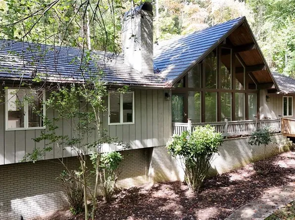 717 Greenhill Rd, Mount Airy, NC 27030