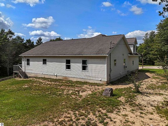 5th image of 10056 Joy Dr