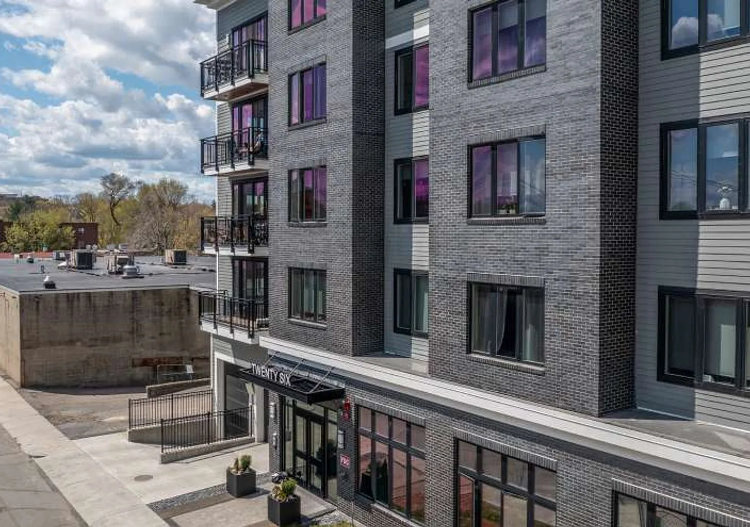 Presenting 26 Hichborn | Luxury 2 Bed 2 Bath Elevator Building, Pet Friendly, Parking — Photo 4