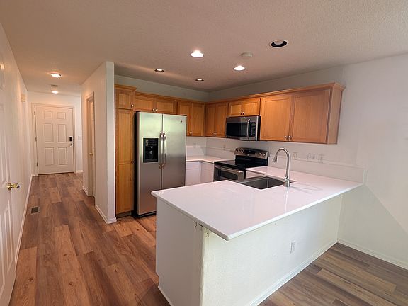 3rd image of 1283 NE Kinney St