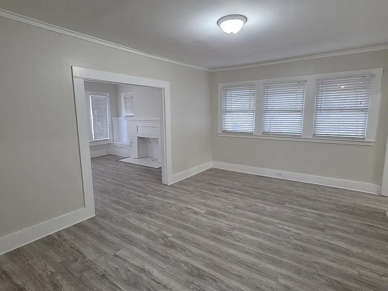 2805 S Jennings Ave — Photo 4