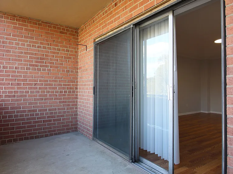1931 N Cleveland St #306 — Photo 21