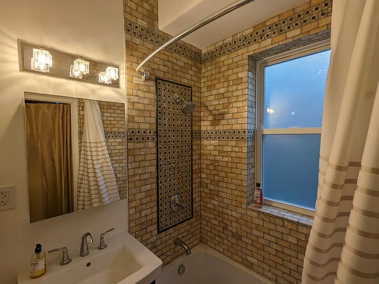 2936 W Fletcher St #2 — Photo 2