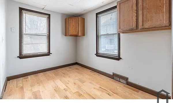 327 Saxton St #327 — Photo 1