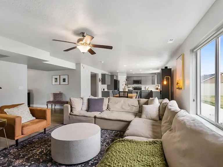 148 N 200 E — Photo 4
