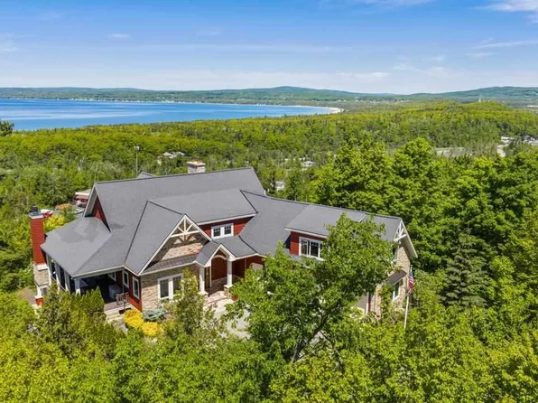 1145 Grand Rdg, Petoskey, MI 49770