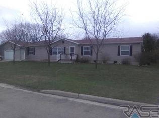 207 9th Ave NW, Pipestone, MN 56164
