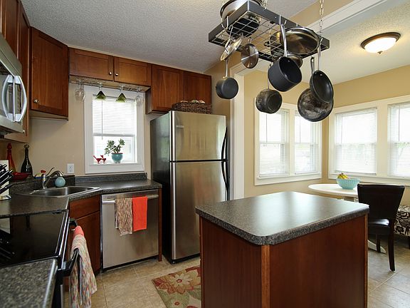 5th image of 2656 Vincent Ave N