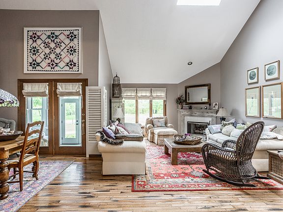5th image of 18 Ashbourne Dr