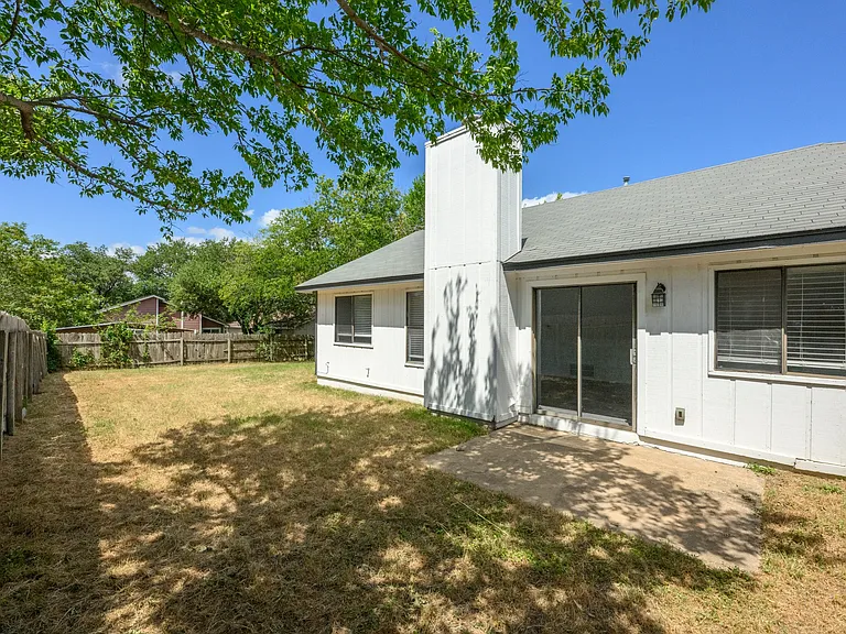1303 Dominique Dr — Photo 20