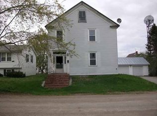 6 Hill St, Calais, ME 04619