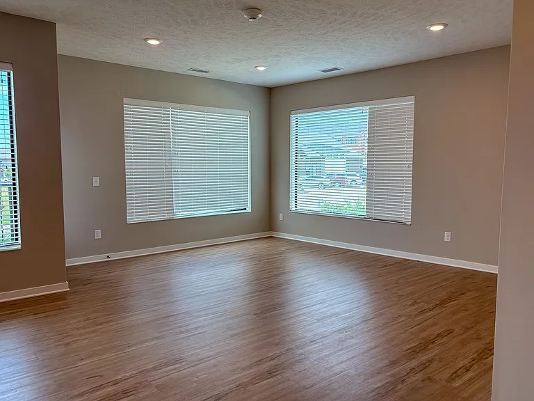 Level at Village Gardens — Photo 105