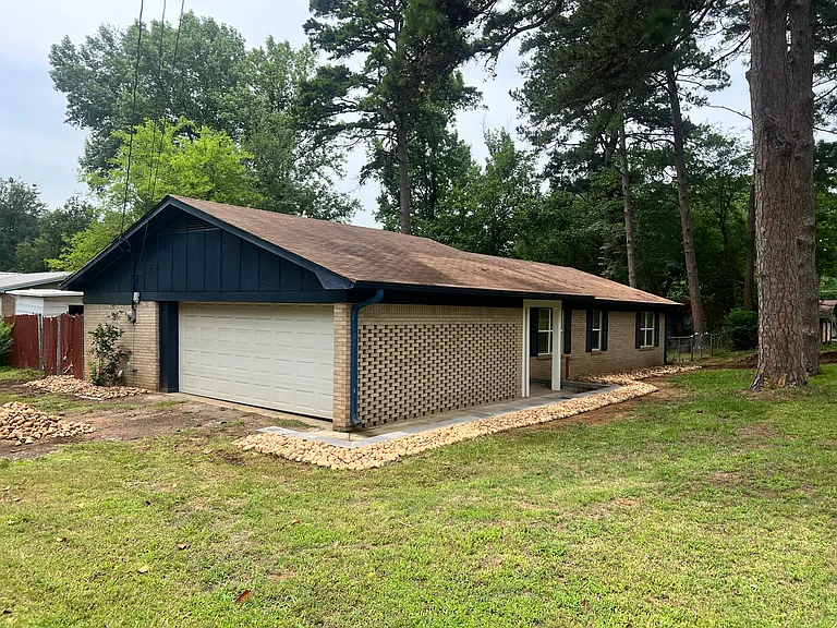1201 Baxley Ln — Photo 3