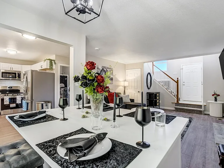985 Apollo Ct — Photo 14