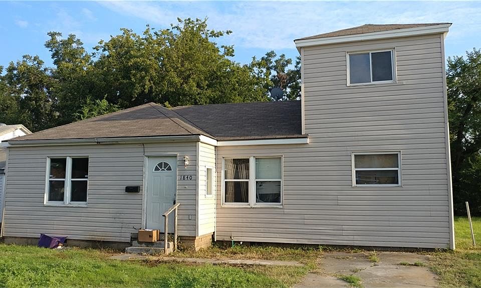 1st image of 1840 SW 16th St