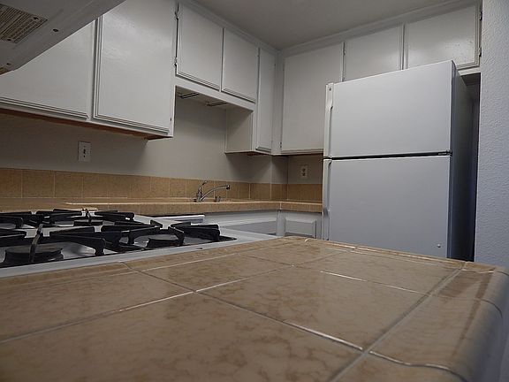 2nd image of 391 G St APT 6