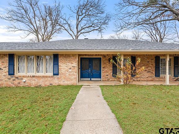 2nd image of 1716 Yosemite Dr