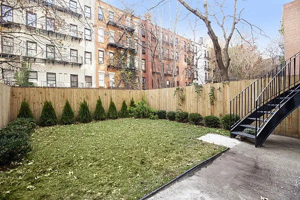 Sold by Eric Goodman Realty Corp | media 1