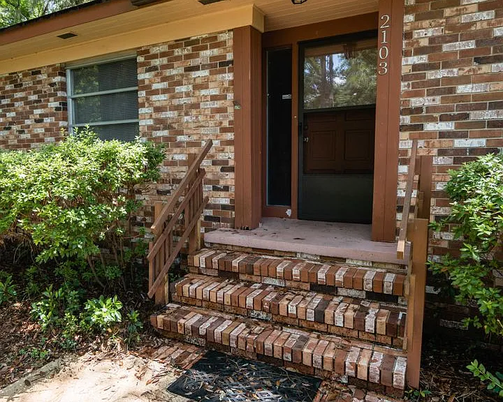 2103 Evergreen Dr — Photo 3