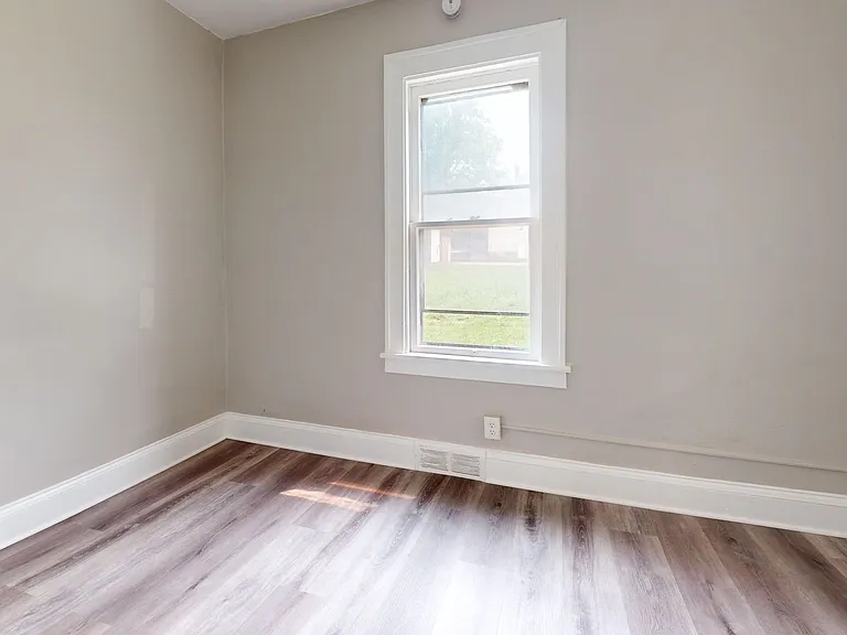 703 Excelsior Ave — Photo 3