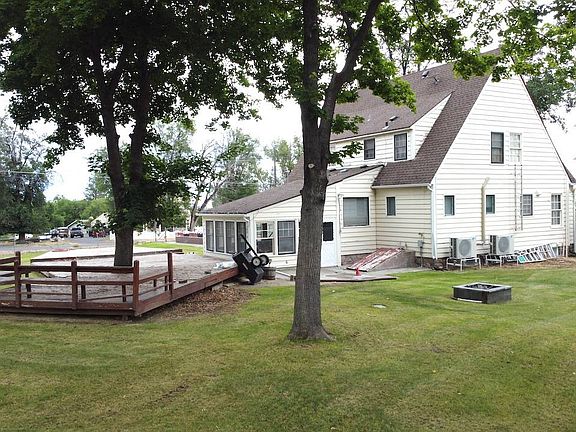 3rd image of 420 W Pettibone Ave