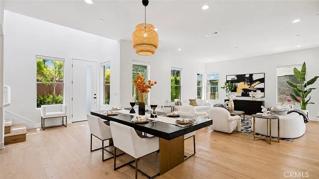 4 bed, 4.5 bath, 3030 sqft, $9,000 — Photo 1