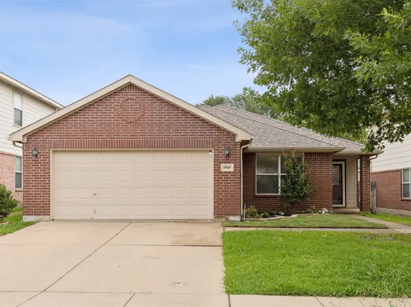 4945 Meadow Trails Dr, Fort Worth, TX 76244