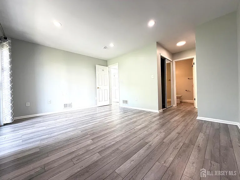 511 Dunn Cir — Photo 11