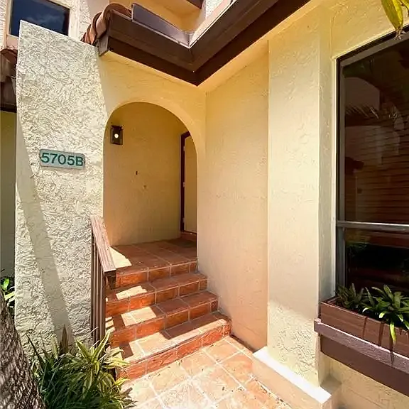 5705 Fox Hollow Dr — Photo 2