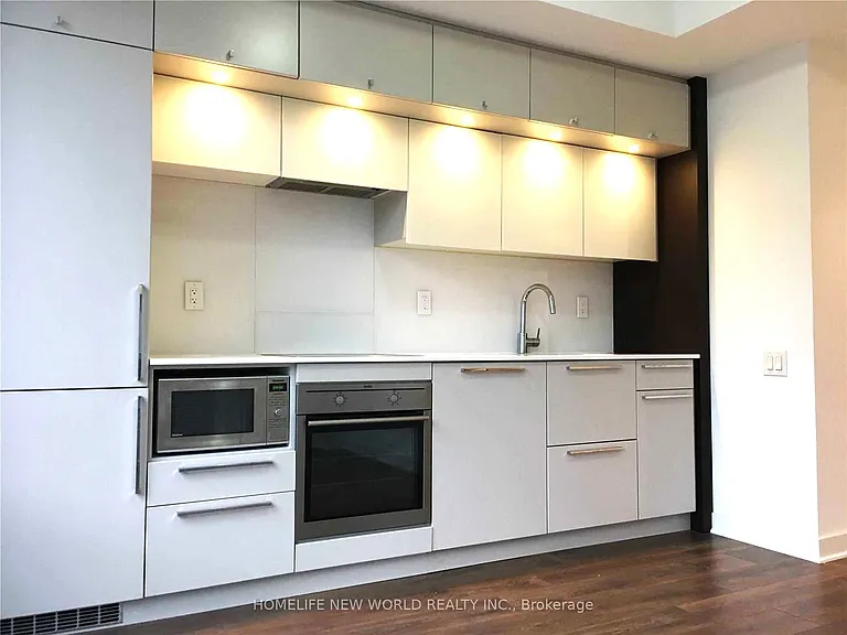 15 Grenville St #2504 — Photo 3