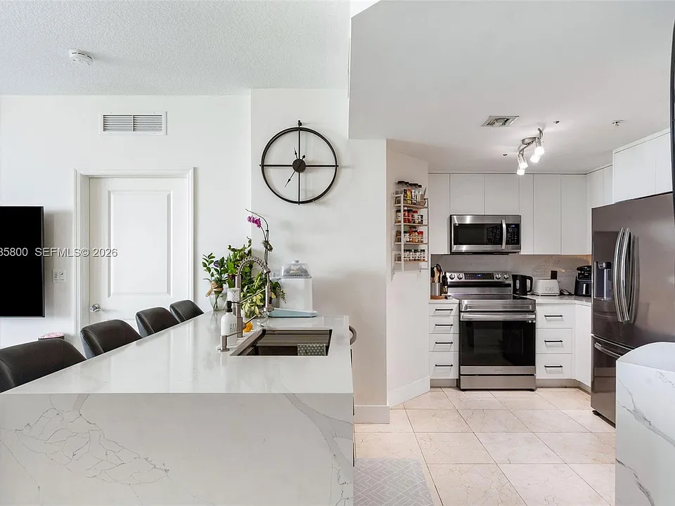 7900 Harbor Island Dr #518