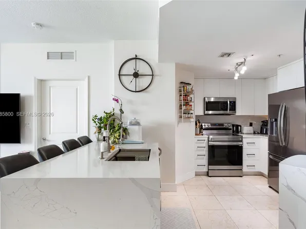 7900 Harbor Island Dr, North Bay Village, FL